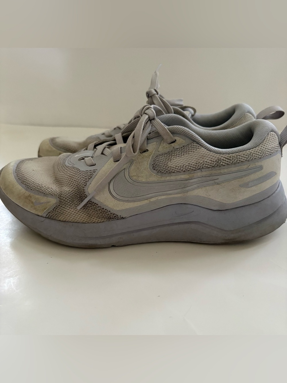 Women Nike cosmic runner shoes